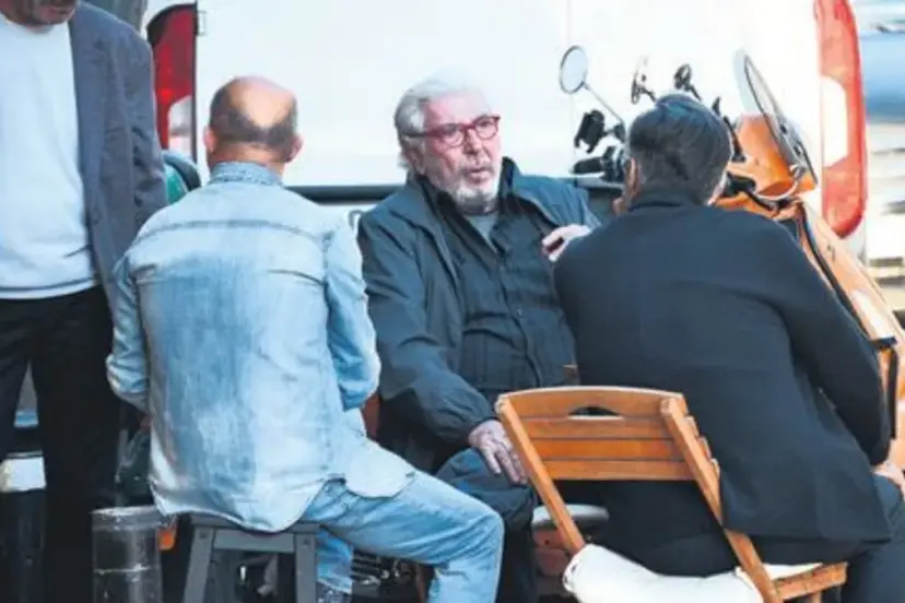 Muhabirlerle sohbet etti