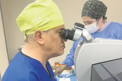 Göz rengini değiştirmek için Türkiye’ye geliyorlar